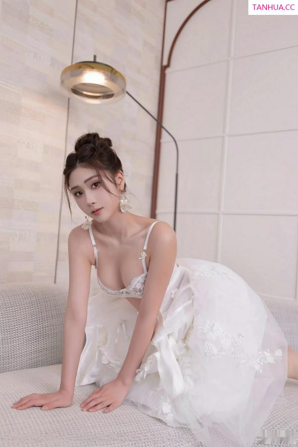   [XiuRen]高清写真图 2025.09.26 No.10814 刘婷婷 白色婚纱第22张图片